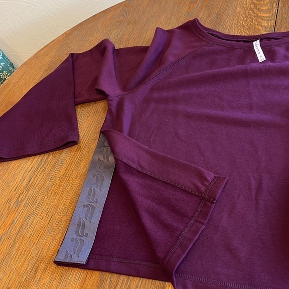 Fabletics Isabel Wide Sleeve Pullover Plum Sweatshirt size M - Picture 5 of 12